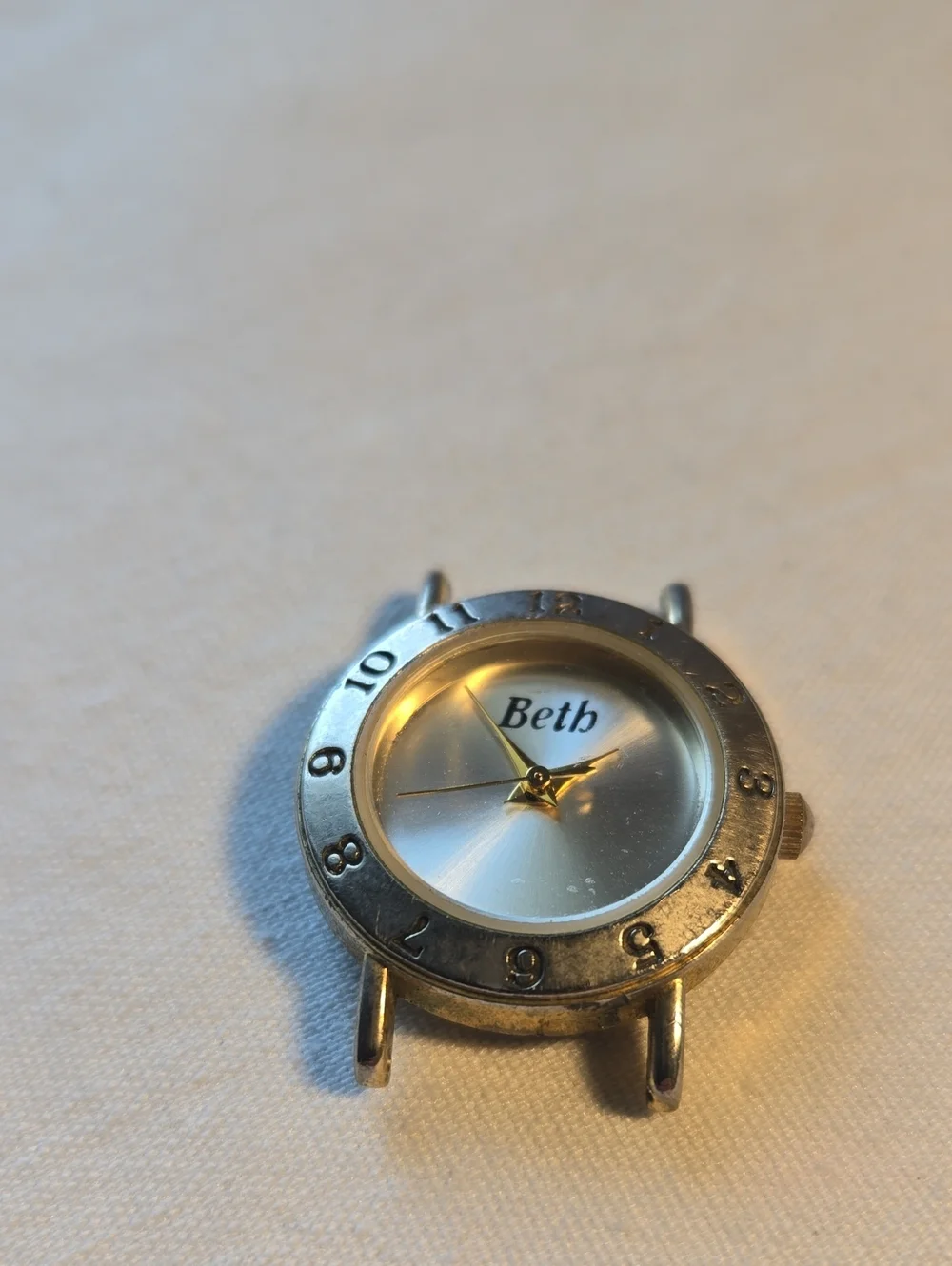 Watch Head - Name BETH ON IT. GOLD 8N COL8R